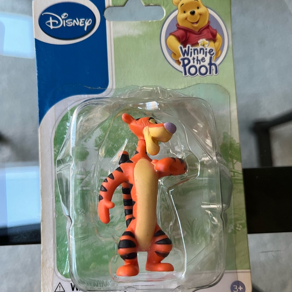 Disney Winnie the Pooh figurines. Vintage 2" each Pooh Piglet Eeyore Tigger - Picture 8 of 9
